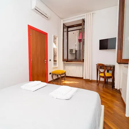 Spanish Quarter View, Steps From Metro ! * Neapol